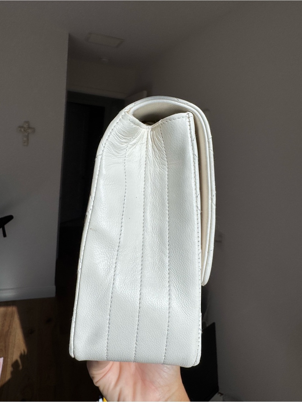 Chanel Vintage Classic Flap Bag | White Lambskin | 24K Gold Hardware, AUTHENTIC - Picture 5 of 17
